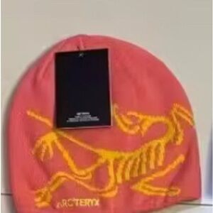 4 brand new Arc’teryx beanies